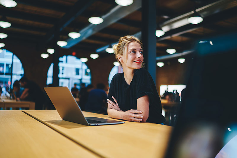 Create and launch customer experiences & journeys in real-time