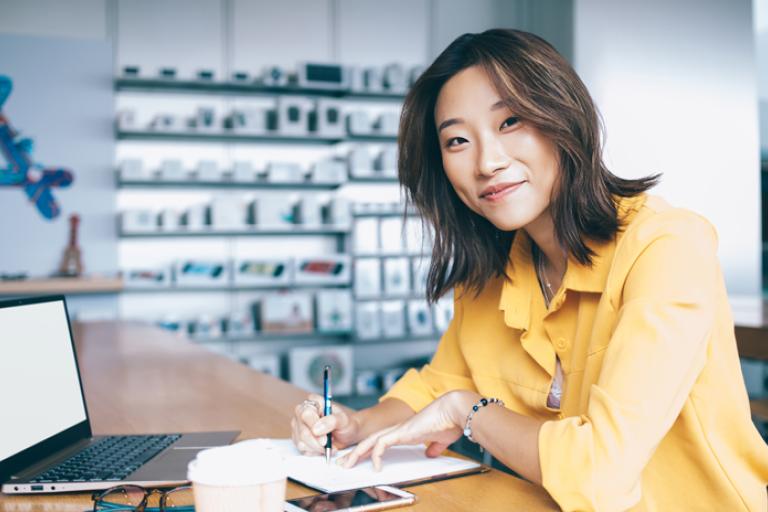 woman working laptop