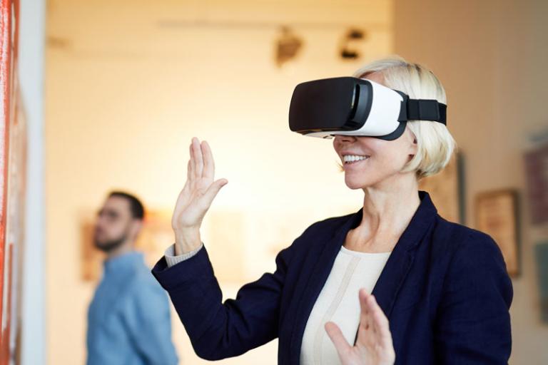 woman with vr